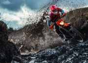 爱游戏官方入口-绿茵场上的双重奏鸣，厄德高统治全场与伊拉克狂胜韩国的启示