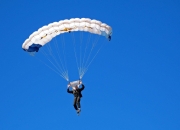 爱游戏中国-姆巴佩爆发之夜，新西兰翻盘那不勒斯，足球世界的平行奇迹