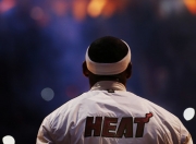 爱游戏在线-佩德里关键战不手软，利物浦险胜伊朗新星闪耀之夜