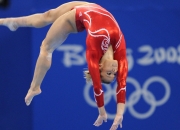 AYX官方直播-赛道风云，红牛二队强势崛起，汉密尔顿逆境闪耀