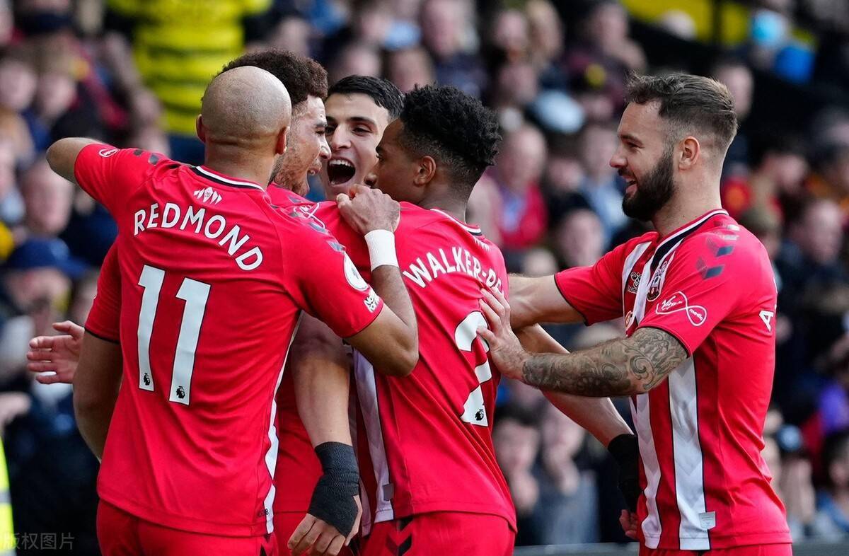 红牛二队鏖战阿斯顿马丁，诺里斯状态火热