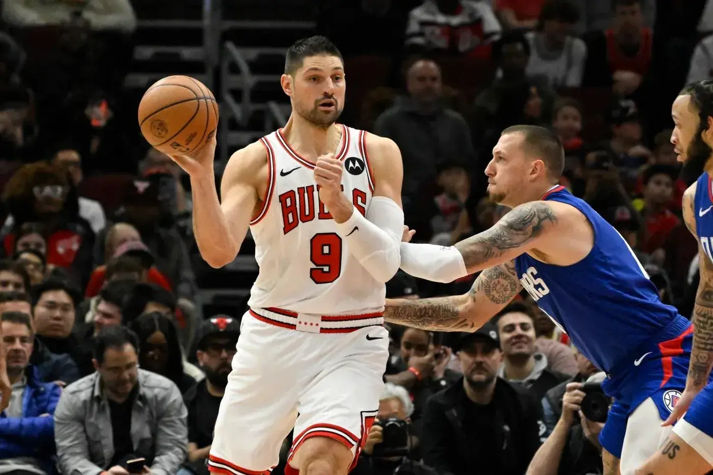 尼克斯碾压篮网，武切维奇关键制胜