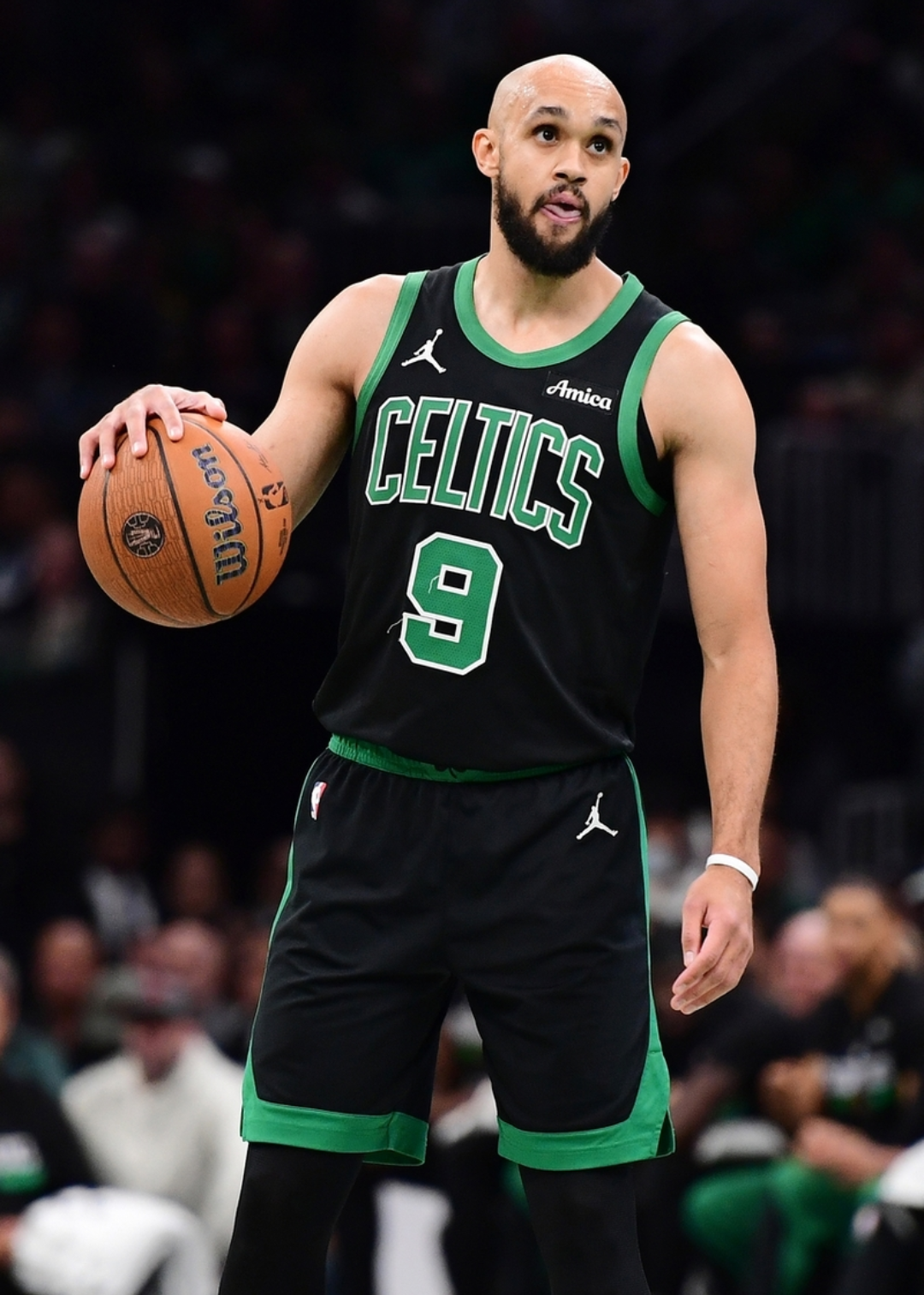 凯尔特人轻取勇士，米切尔高光表现