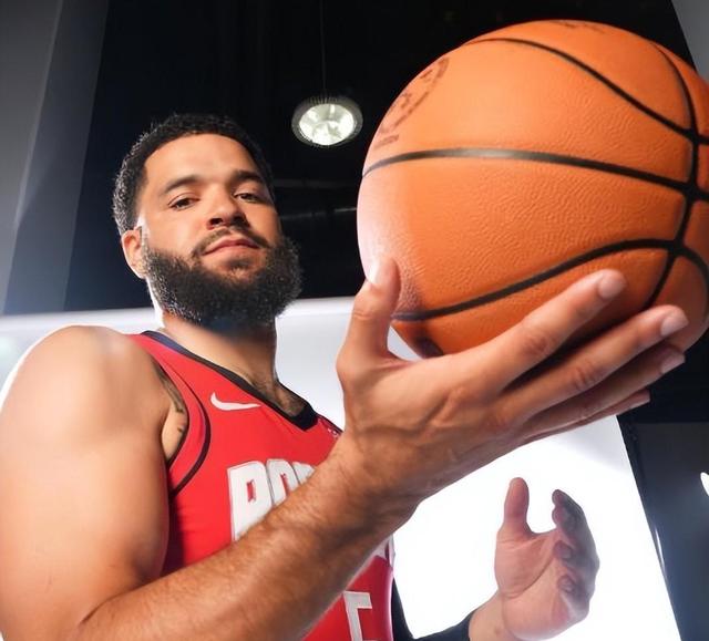 青岛队横扫山西队,范弗利特状态火热 青岛队横扫山西队,范弗利特状态火热