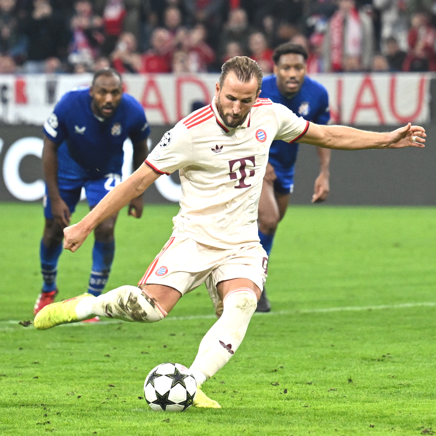 拜仁血洗法国，萨内送出助攻