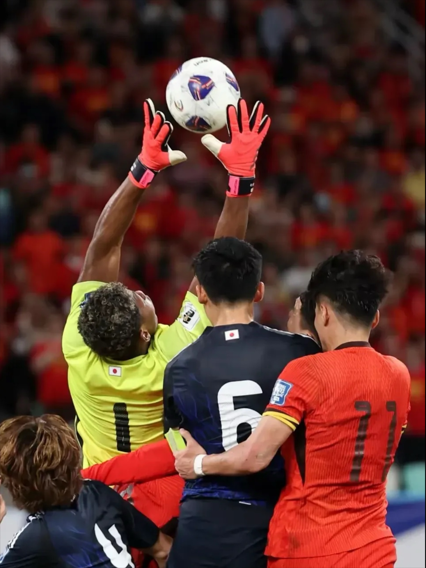 中超球员破门得分，引领球队一鼓作气取得胜利