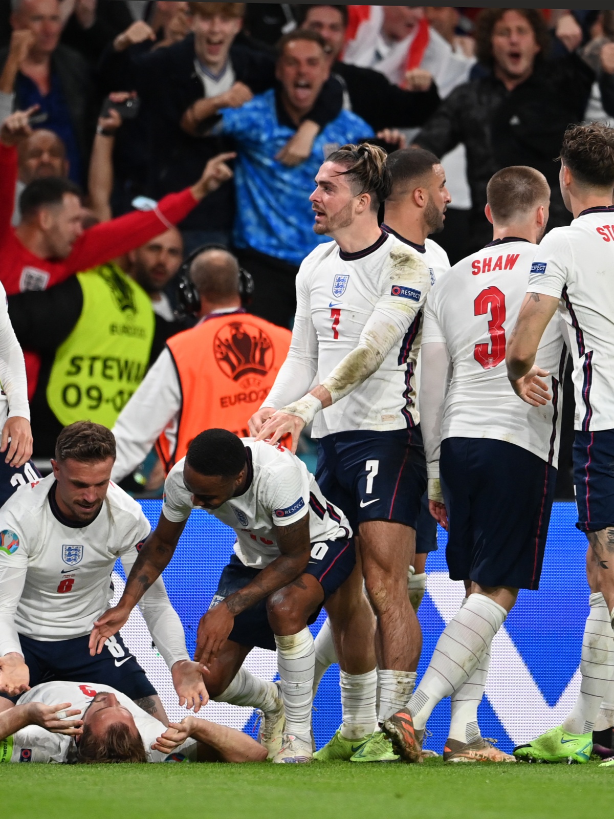 瑞典轻取英格兰，卡塞米罗关键制胜