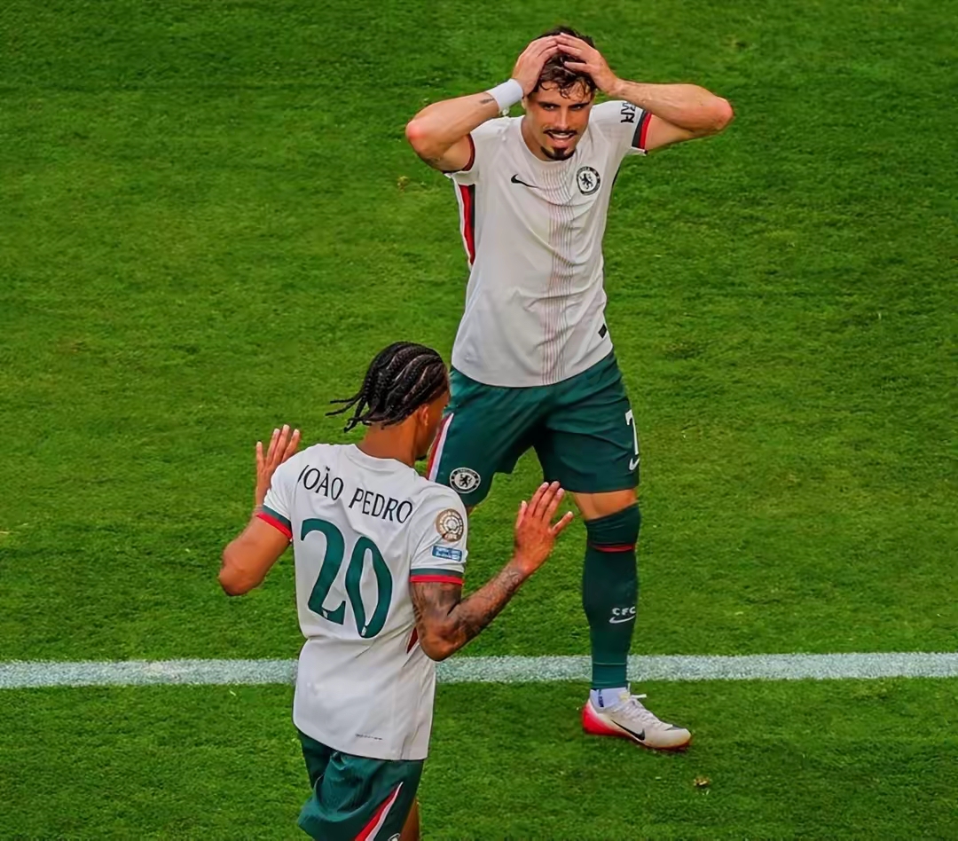 卡昂足球队力擒对手,取得胜利 卡昂足球队力擒对手,取得胜利