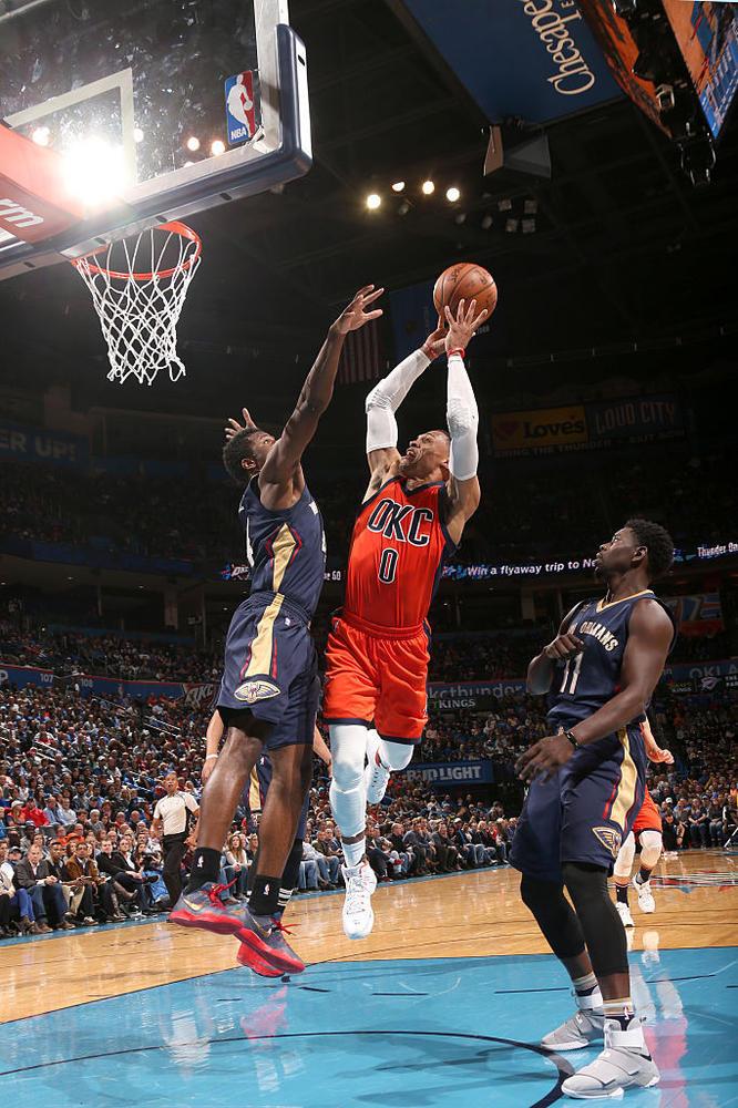 辽宁队鏖战猛龙，浓眉哥高光表现