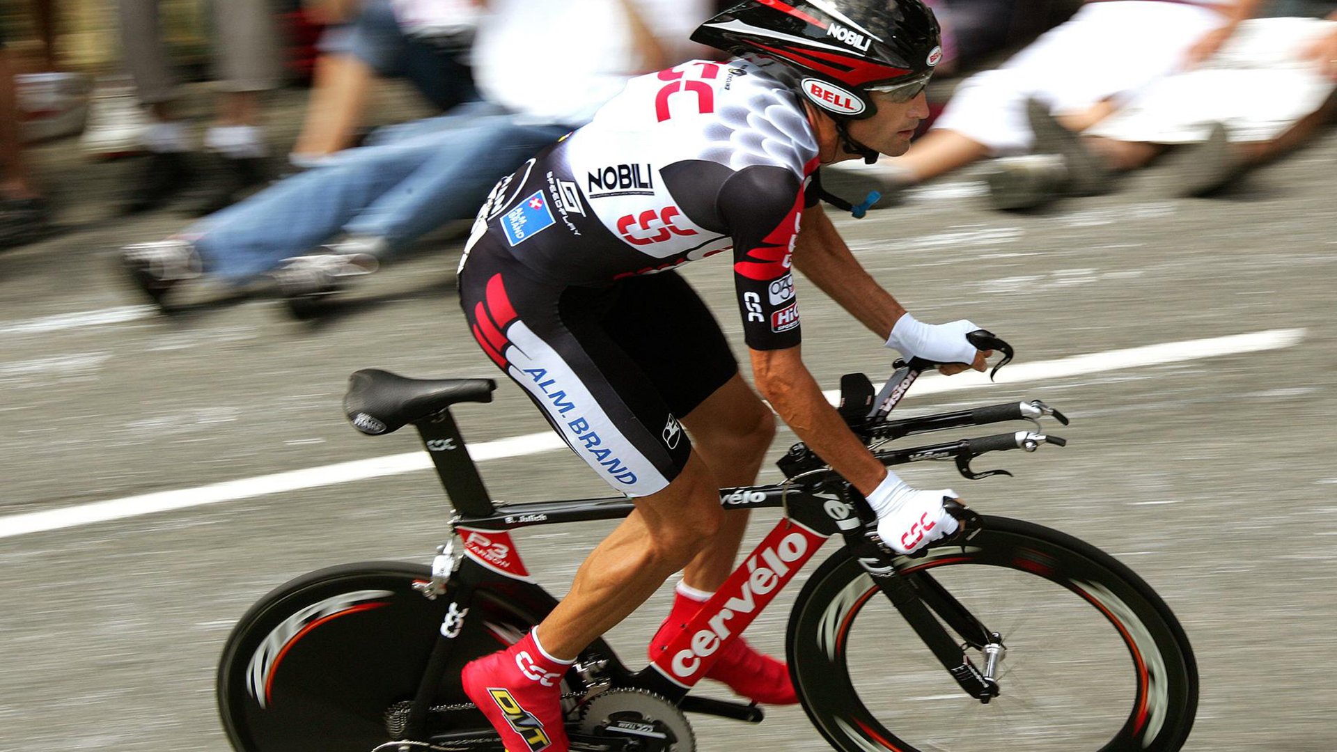 孤胆英雄与满分王者，当独行侠的绝杀划过篮网，恩比德在评分榜上封神